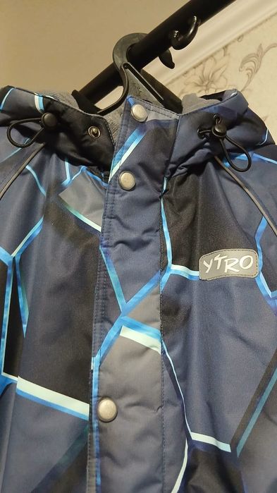 Продам зимний комбез на мальчика ytro
