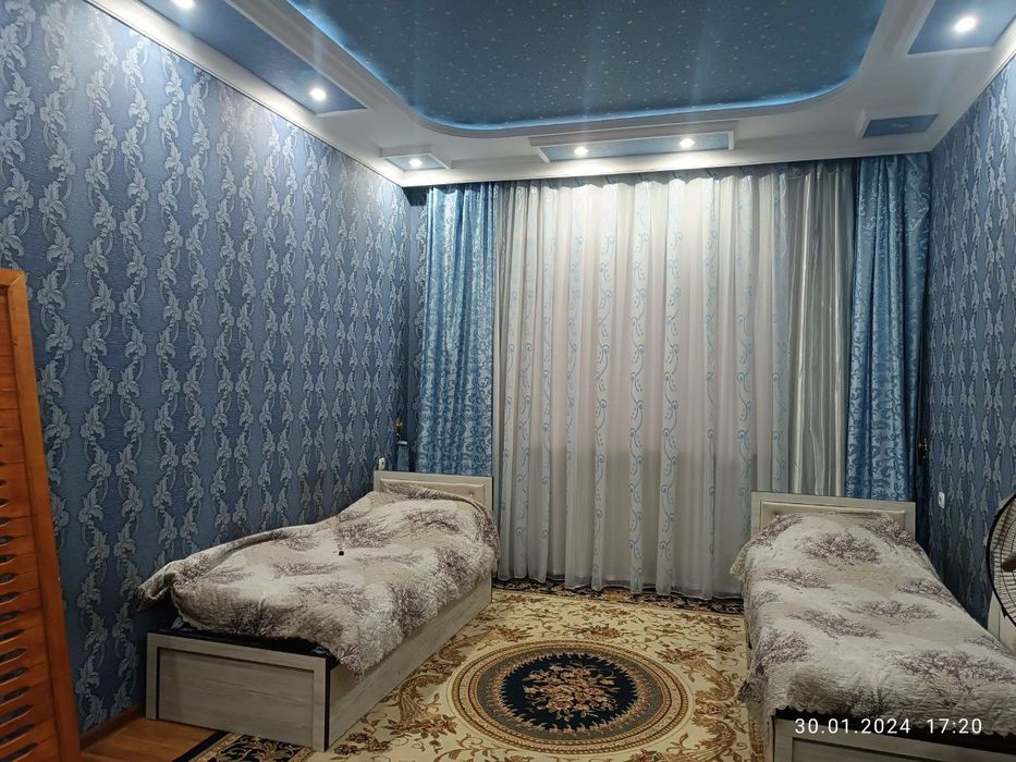 Продаётся дом на Мирзо Улугбекском районе автосалон Пойтахт