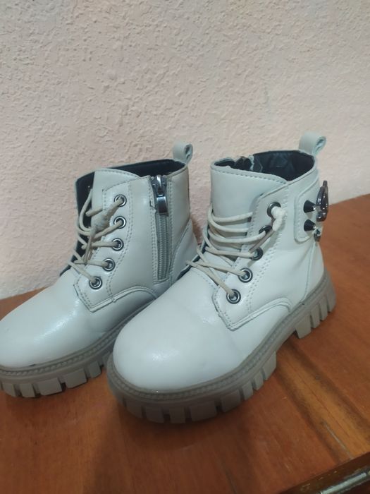 Продаются зимние ботинки