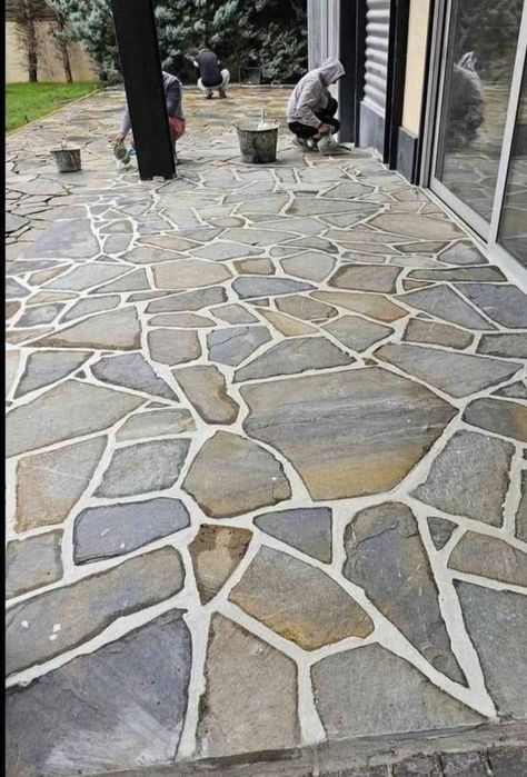 Vând piatra și montez