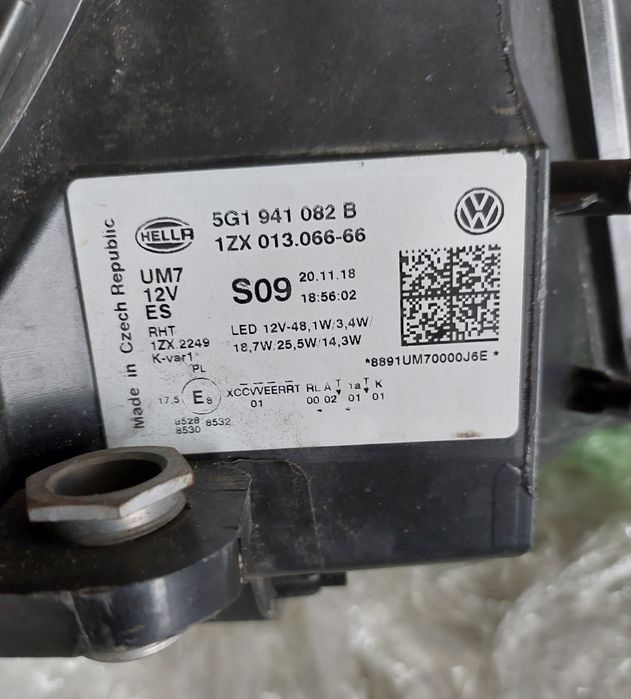 Far dreapta VOLKSWAGEN GOLF 7 VII FULL LED european
1190 lei