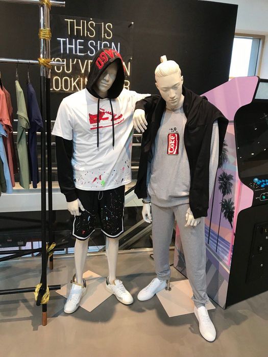 Футболка MHRS Япония оригинал  скидка L брендовая 48-50