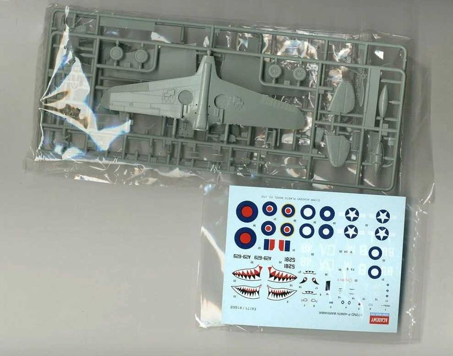 Сборная модель самолета Curtiss P-40 ( 1/72 Academy)