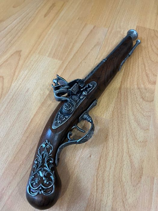 Реплика на кремъклия, комплект от два