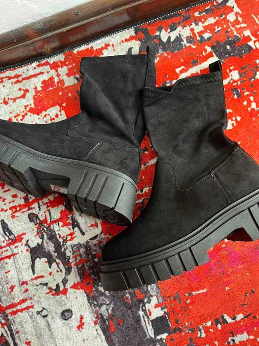 Чисто нови ботуши велур