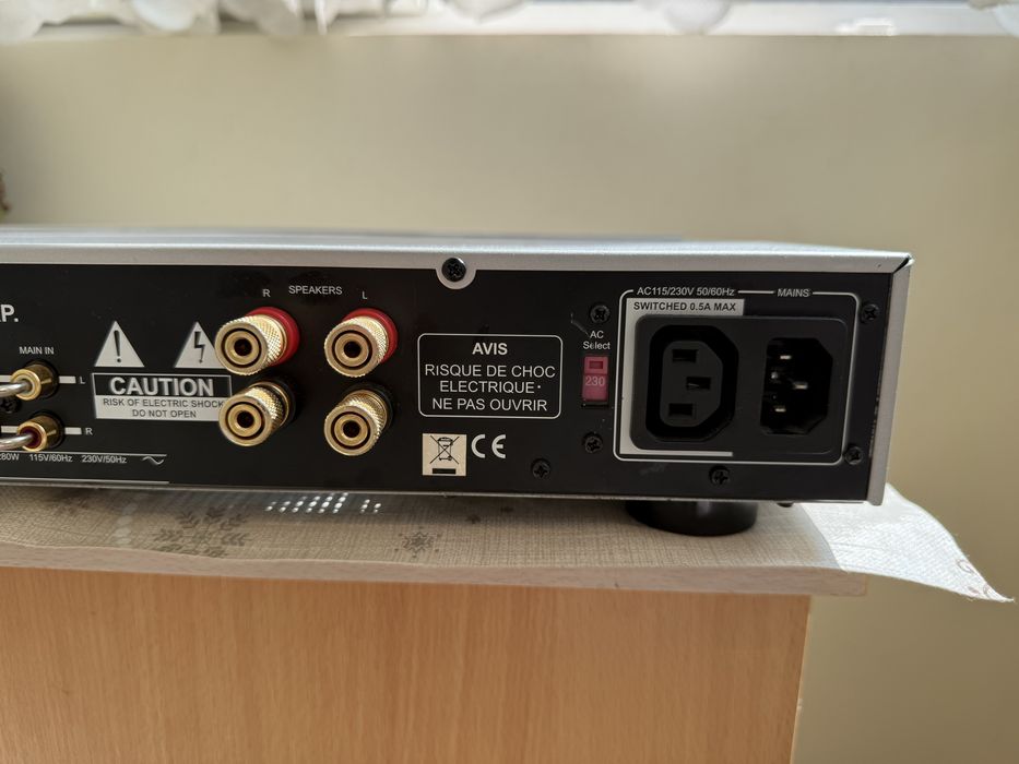 AMC 3050a Качествен съерео усилвател
