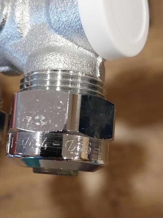 Кран с термоглава CALEFFI 4 броя, долно подаване и връщане.