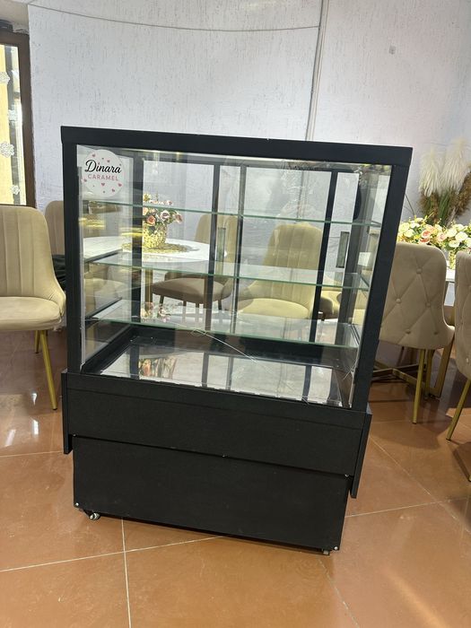 Продам витринный холодильник