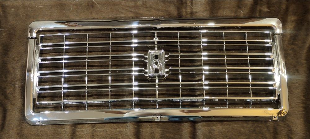 Решетка радиатора оригинал