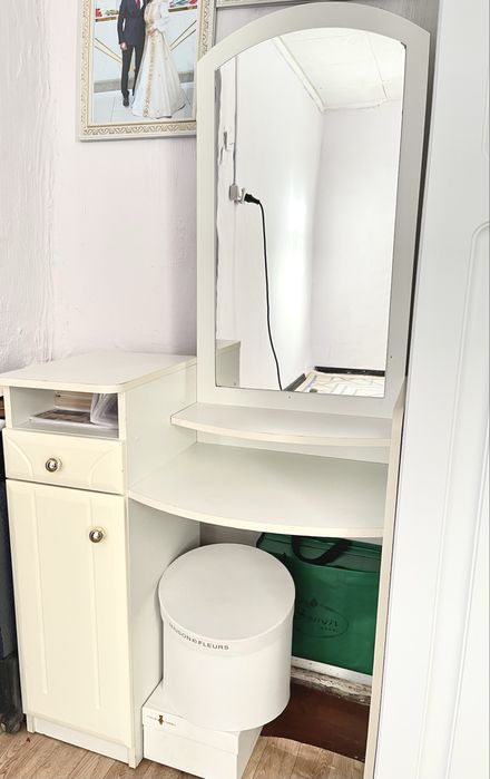 Продам трюмо почти новое!