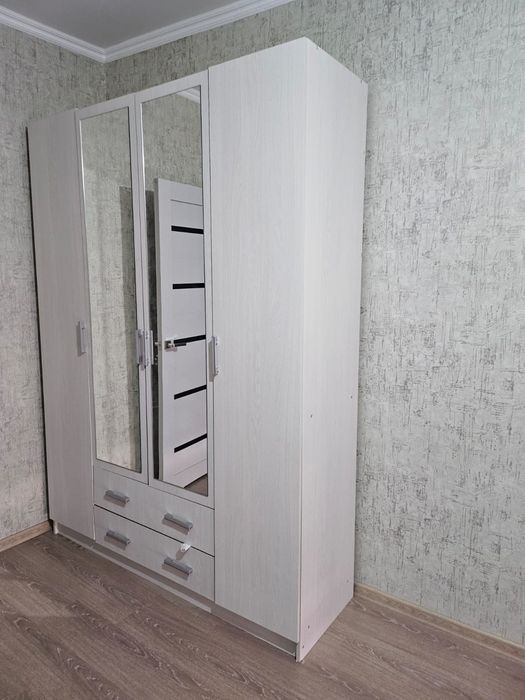 Продаётся распашной шкаф