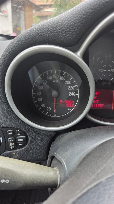 Алфа 147 на Части