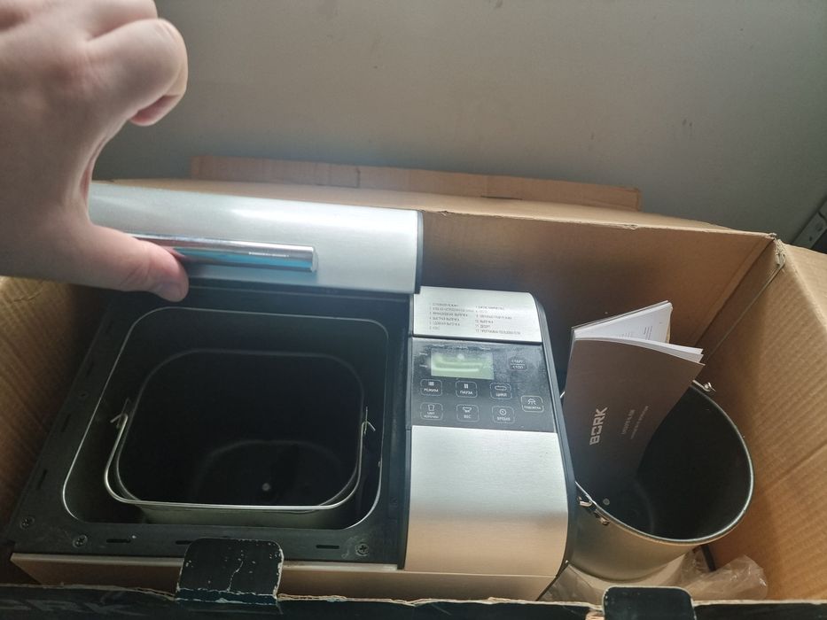 Продам хлебопечь Bork x-500