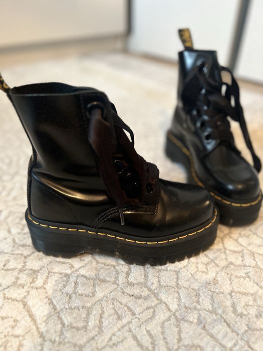 Bocanci DR. Martens cu platforma