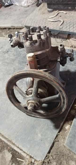 Компрессор воздушный 2шт.разные