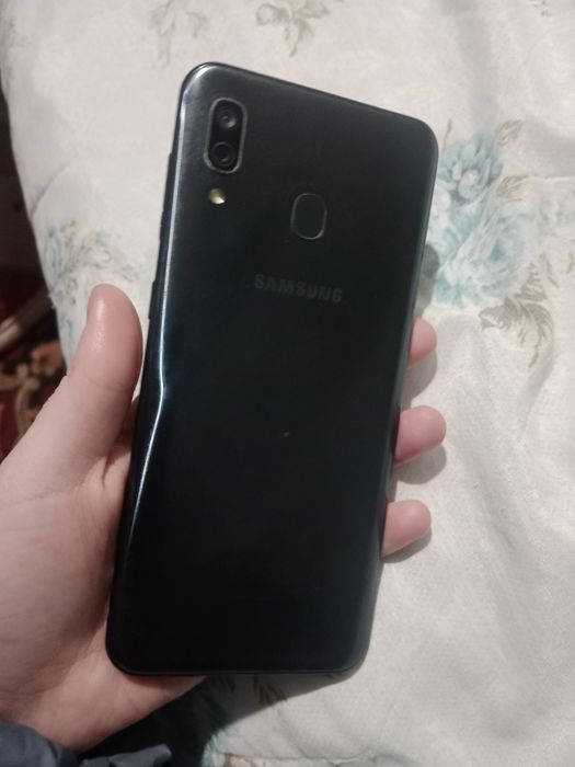 Продам до вечера Самсунг а30 32гб