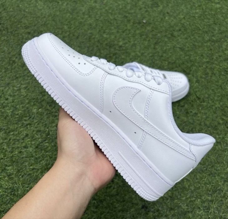 Air force culoarea alb