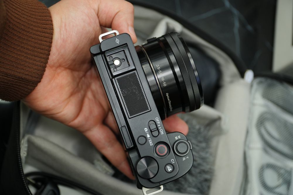 Sony ZV-E10 4K full komplekt foto aparat komplekt sotiladi