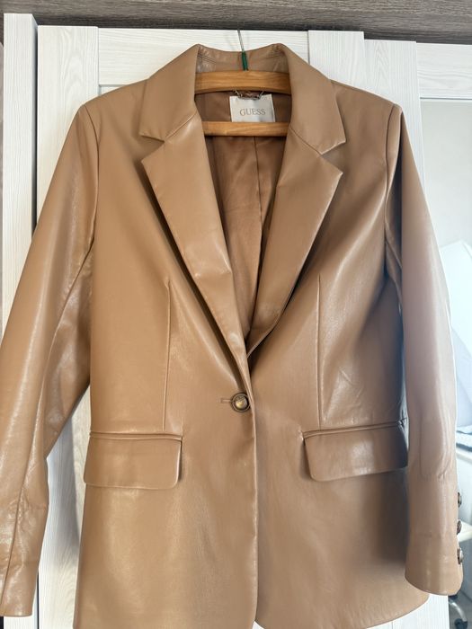 Дамски кожен блейзер GUESS –  кожен, цвят камел, размер XS