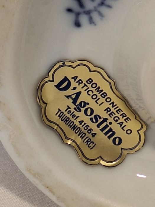 Порцеланови фигурки маркирани