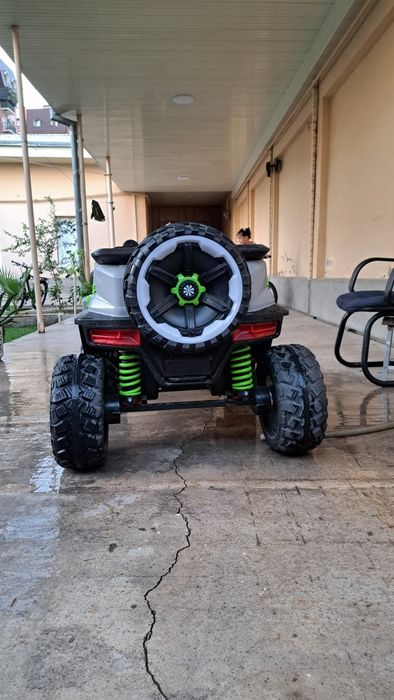 Jeep Bolalar moshinasi