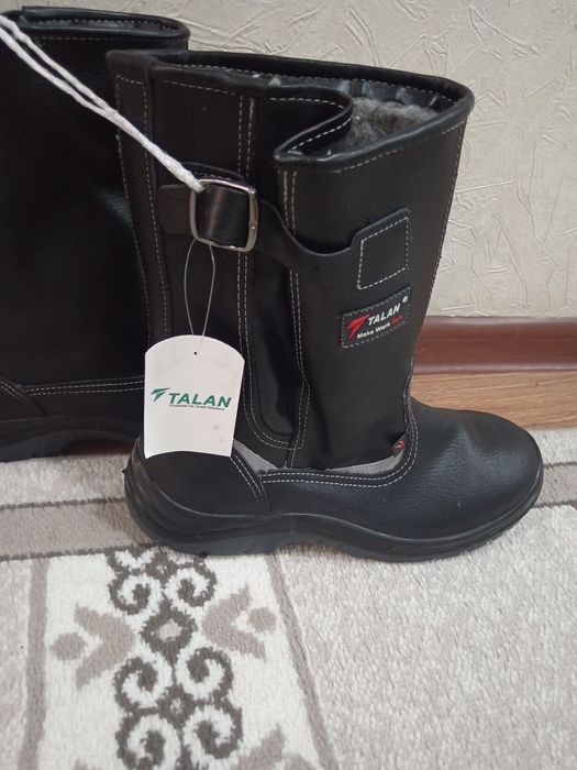 Продам новый сапоги