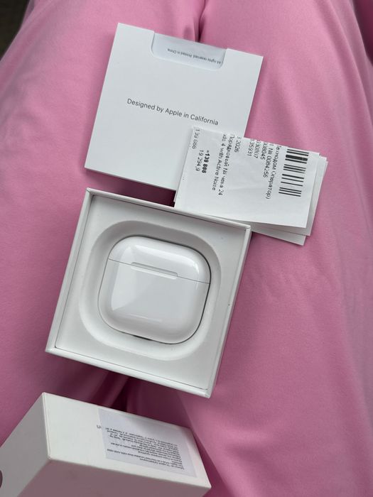Apple Airpods 4 with Active noise Cancellation