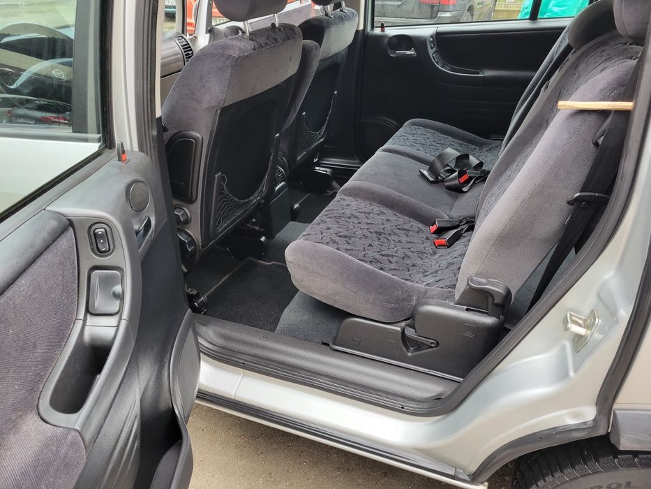 Продавам Opel Zafira