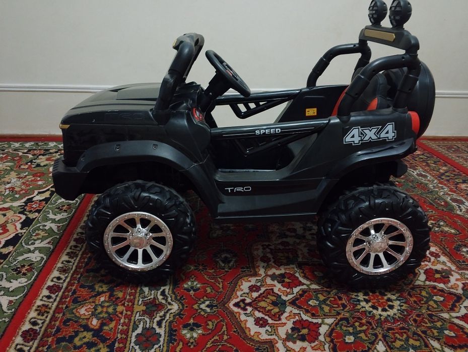 Детский электромобиль сотилади