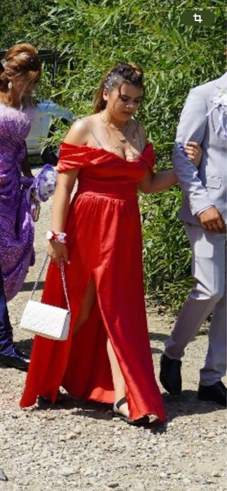 Rochie rosie , din satin