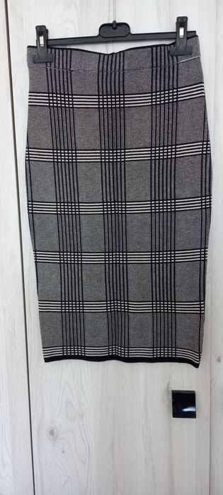 Fusta carouri marimea 38 ,M