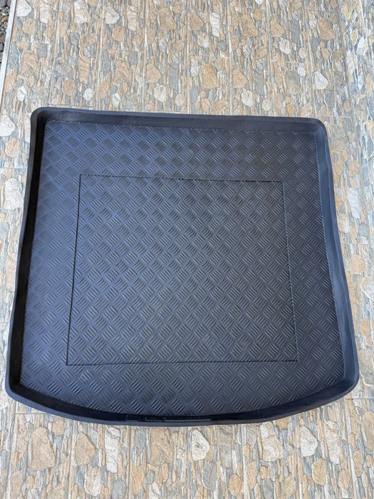 Vând Tăviță din cauciuc (nu din spuma) Vw,seat,skoda,audi