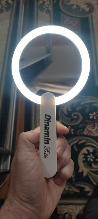 Зеркало с подсветкой ручная небольшая