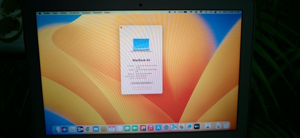 MacBook Air 13” + Tastatură Apple + Mouse Apple – impecabil – Ventura – baterie excelentă