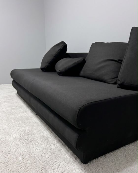 Canapea neagra extensibila