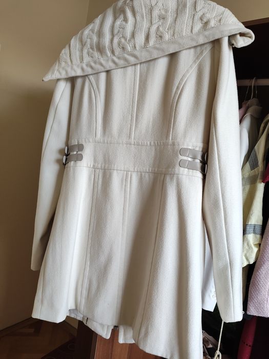 Бяло палто без забележки