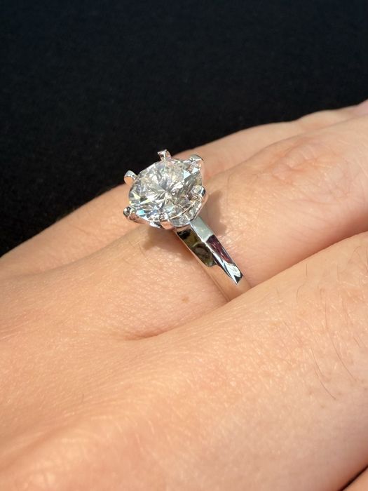 Кольцо с бриллиантом