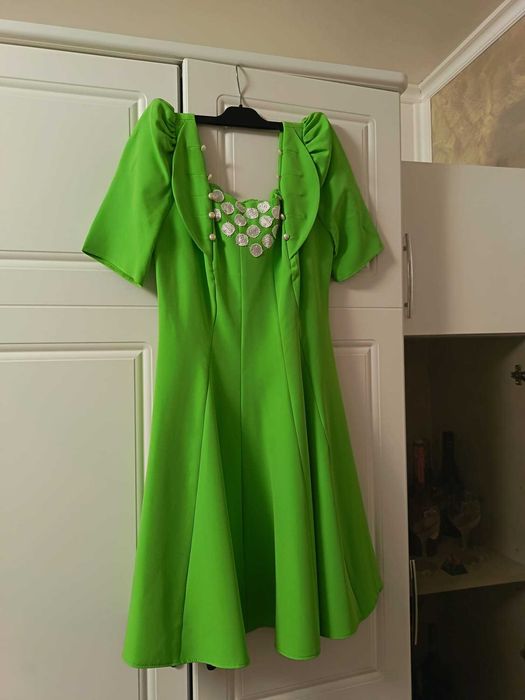 Rochie verde primăvară/ vara cu detalii superbe M/L