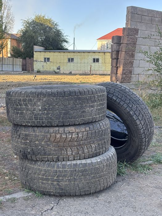 Продам зимние шины Dunlop Grandtrek SJ6 — 275/65 R17