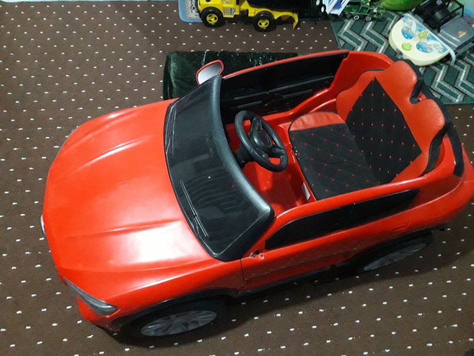 Продаётся детская электрическая машина