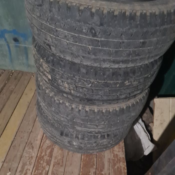 Продам шины 215,65,r 16
