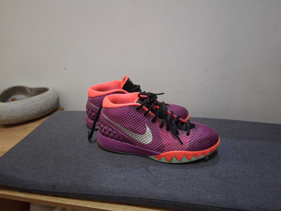 Маратонки Nike носени