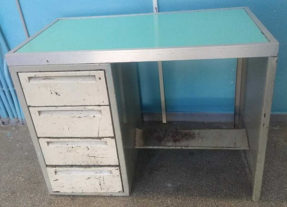 Banc Metalic cu 4 sertare ,  Papusa Strung