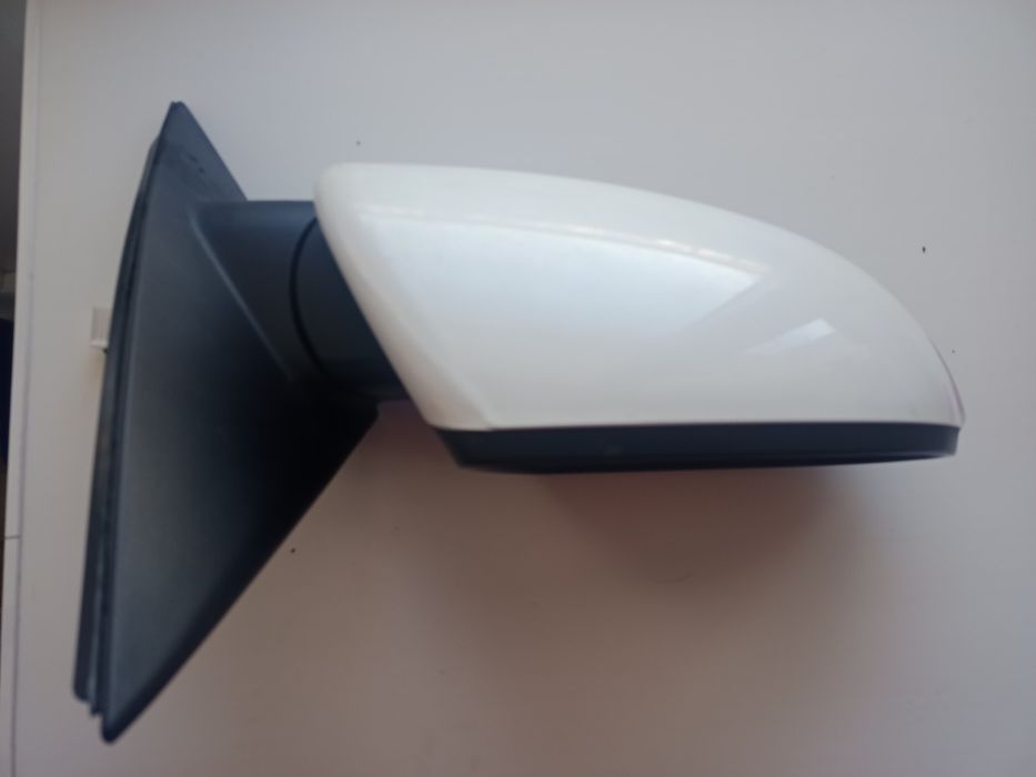 Правовое боковое зеркало