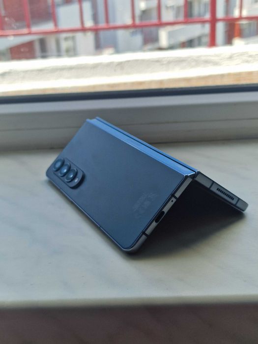 Samsung Fold 4 512 GB и 12GB RAM