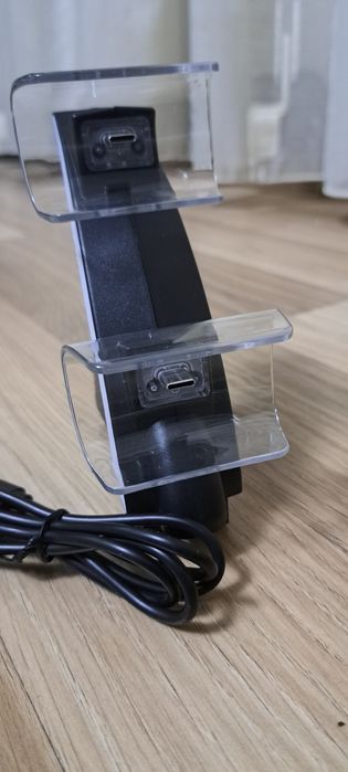 Stand controler ps5 cu încărcare usb c