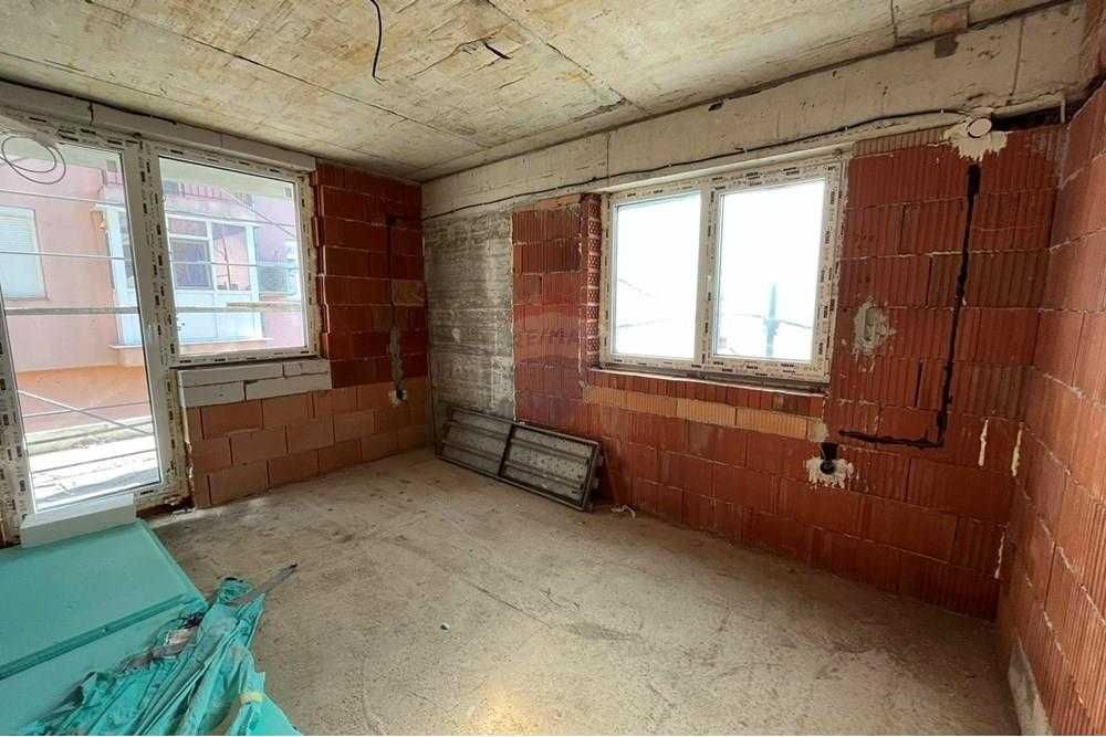 Продава се Тристаен апартамент в Шумен, Пазара - 75 кв.м за 1186 €/кв.м - Снимка #3