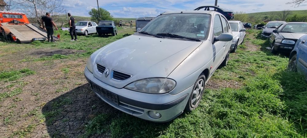 Renault Megan бензин на части