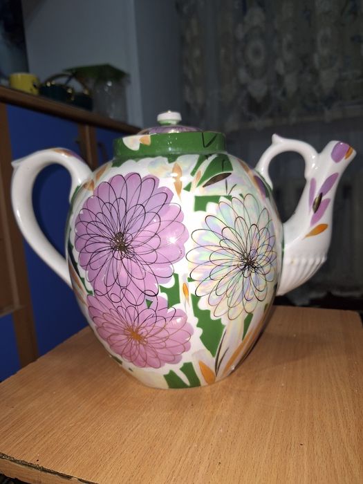 Продам чайник фарфоровый
