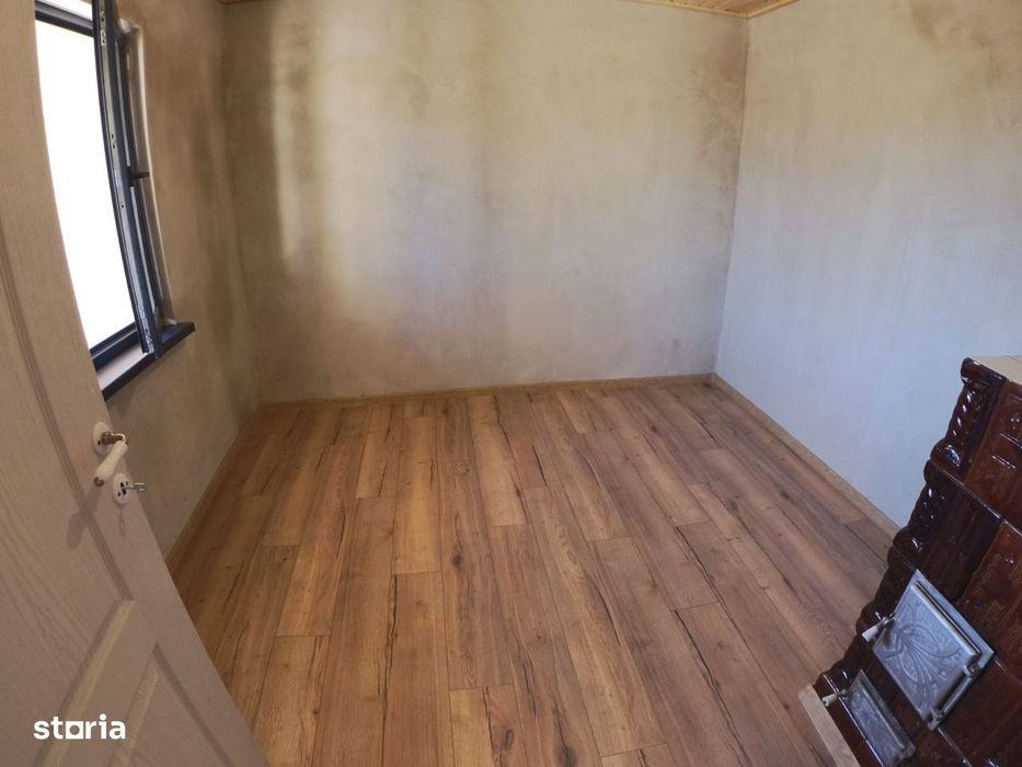 Casa la pret de apartament 4 camere, teren 1770 mp, renovată Ciorani